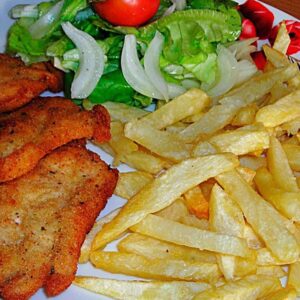 PECHUGA + PATATAS  ENSALADA+ COLA